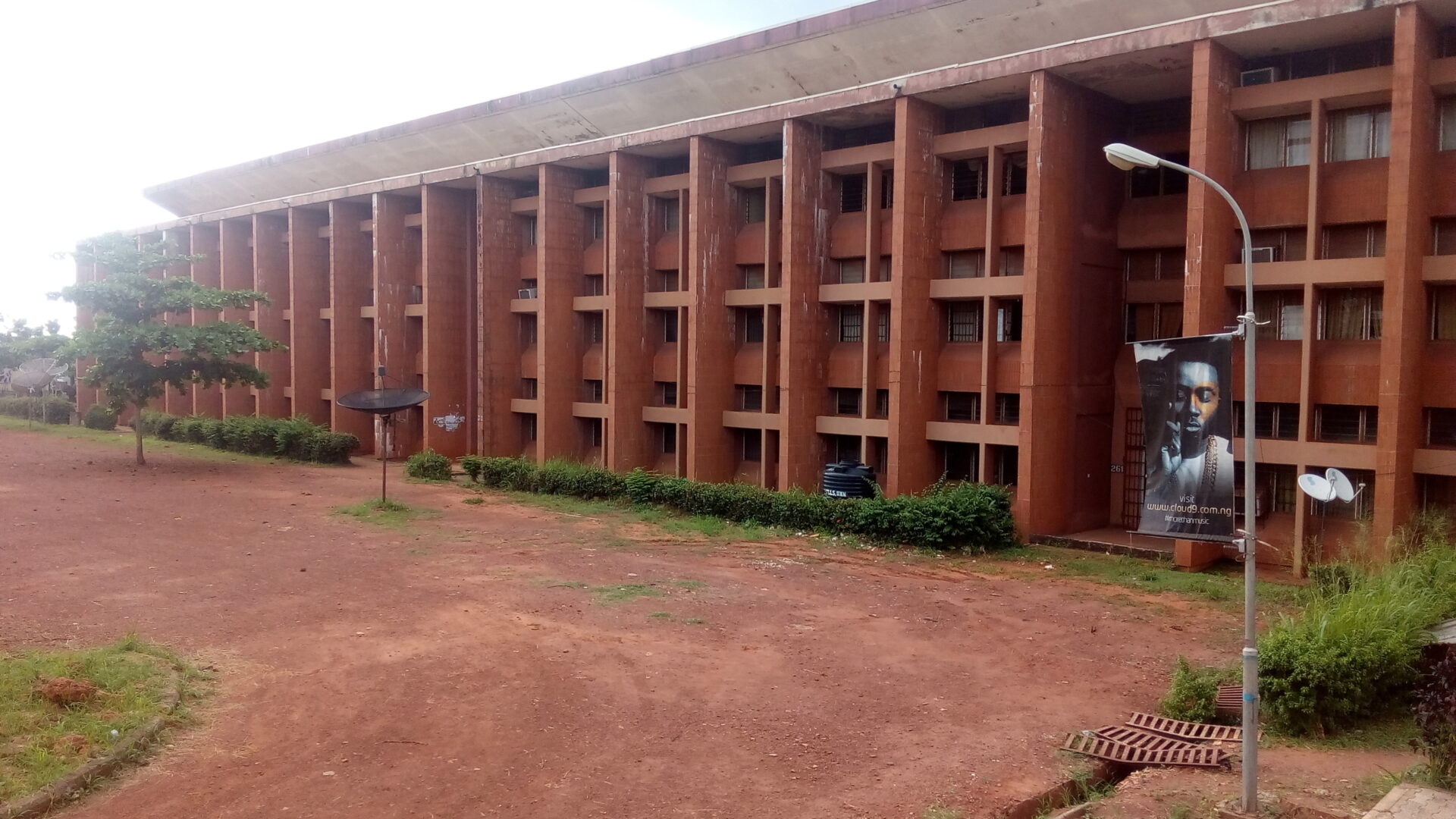 University of Nigeria (1960 ) •